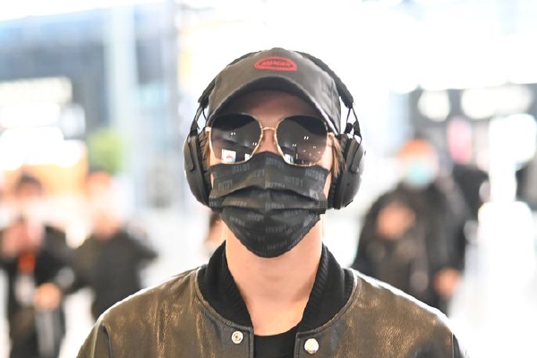 毛宁指出,无论台湾岛内局势怎样变化都改变不了,世界上只有一个中国,台湾是中国一部分的基本事实。台湾从来不是一个国家,过去不是,今后更不可能是。我们坚信,国际社会坚持一个中国原则的普遍共识和稳固格局必将更加牢固。中国人民反对“台独”分裂和外部势力干预,争取国家统一的正义事业必将得到更多理解和支持。
