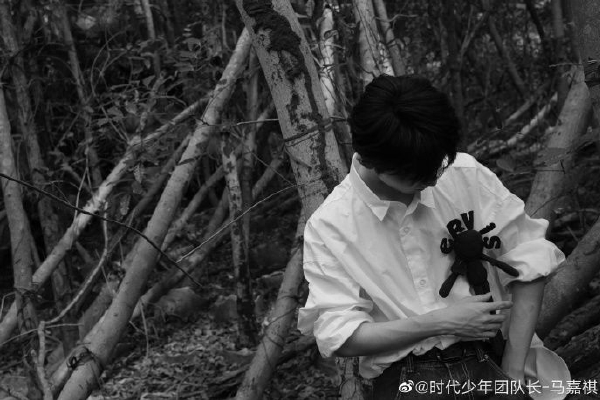 通报称,刘文新涉嫌受贿、行贿犯罪,并私藏和阅看有严重政治问题的书刊,违规乘坐头等舱,大搞权色、钱色交易,嫖娼、赌博,玩物丧志、痴迷刀具……