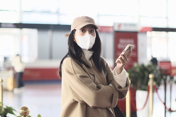　　因为我们背后，有一个和平的大国，有一个总是劝和促谈的中国。我们有实力，但我们从不炫耀武力，我们对外展示的，更多是道义的力量。