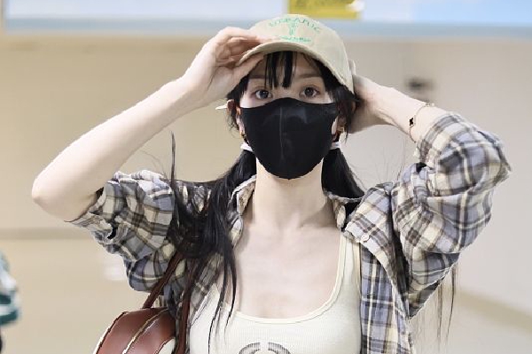 　　她指出，世界上只有一个中国，台湾是中国领土不可分割的一部分，中华人民共和国政府是代表全中国的唯一合法政府。这已为联合国大会2758号决议所确认，是国际社会普遍共识。在一个中国原则基础上，中国已同全世界182个国家建立外交关系。瑙鲁政府决定同中国复交，再次充分说明，一个中国原则是人心所向，大势所趋。