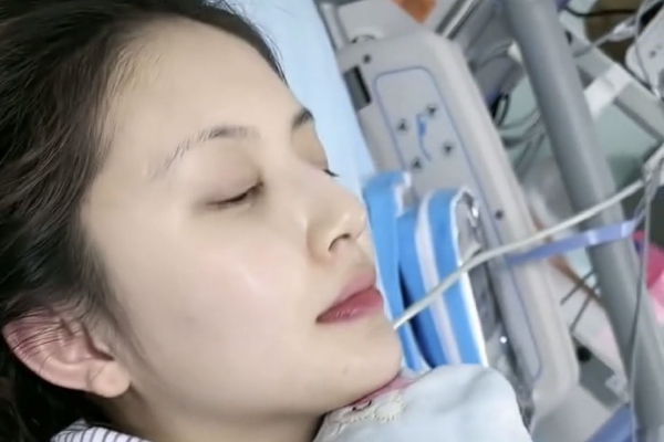 　　“进入新一轮计价周期后，变化率或以正值小幅开端，调价后首个工作日变化率幅度预计将在0.45%，对应上调幅度20元/吨附近。”金联创成品油分析师毕明欣预测称，短期内，国际原油走势或维持震荡，新一轮零售价调整方向不明朗。