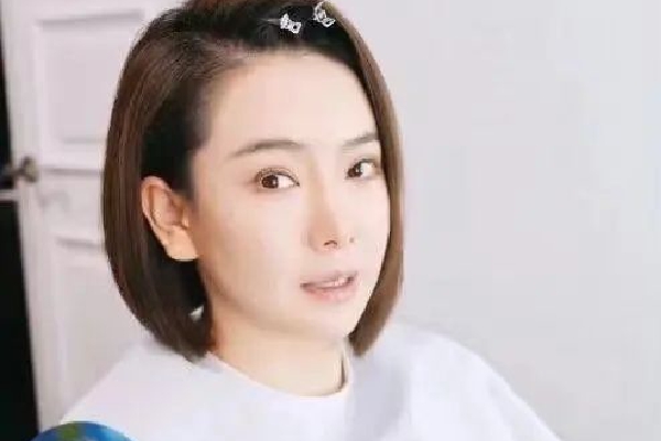　　1月18日，青海省人民政府发布一批职务任免通知，其中任命靳力同志为青海省数据局局长（副厅级），免去其青海省工业和信息化厅副厅长、青海省招商局副局长（兼）职务。