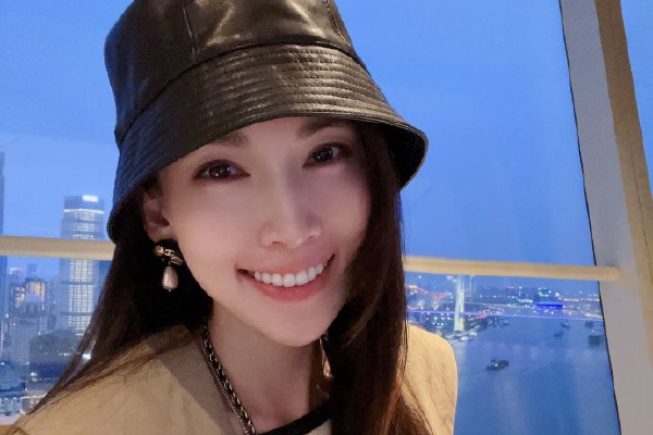 分省份来看,上海、北京全年人均可支配收入均首次突破8万元关口,分列前两位;浙江以63830元位居第三,也是唯一“6万 ”省份。