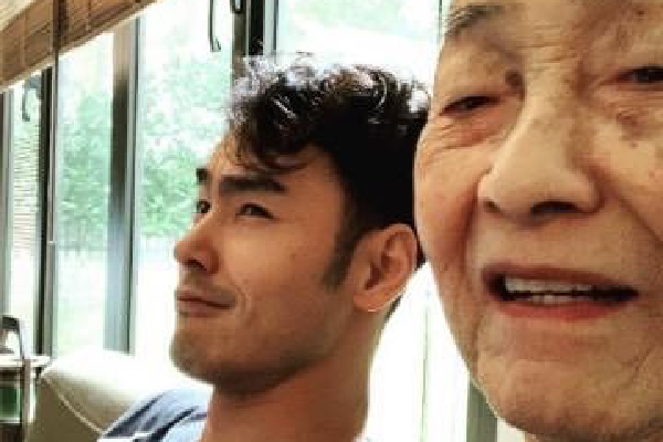 　　哪怕交战双方，彼此不共戴天，但对中国总体都很尊重。我记得当年我们驻加沙记者的越野车上，总是写着“china（中国）”和“tv”两个字（中国谁都知道，tv则最简单，比press更好认）。