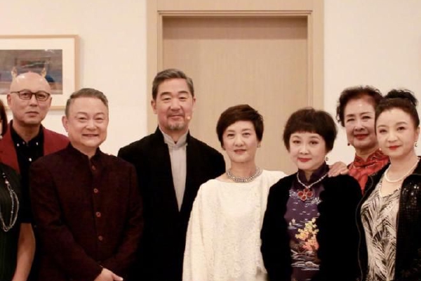 　　与塔吉克斯坦的首战，武磊期待能调整到最佳状态，不过他并没有过多设想本届赛事的进球数，而是希望球队能追赶上届成绩，走得比8强更远。这同样是吴曦的愿望，后者将目光瞄准首战，“第一场比赛很关键，先顺利进行第一场比赛，再去想之后的事情。”吴曦的目标很明确，那就是加紧恢复，争取能赶上这场比赛。