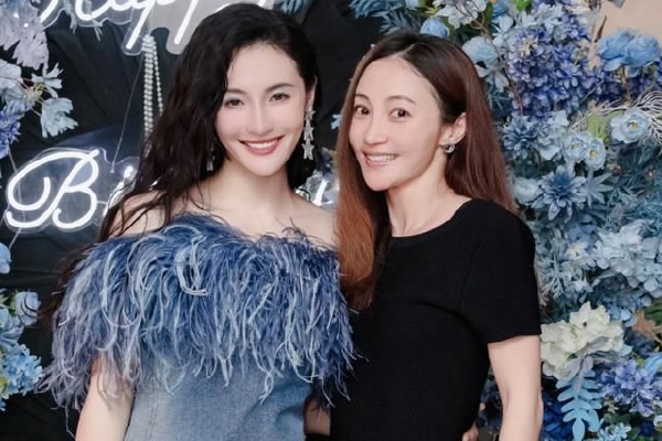 　　值得一提的是，继广州成为首个落实房票安置的一线城市之后，浙江嘉兴、广东佛山也相继推出房票安置政策。其中，嘉兴市规定，房票有效期为24个月，被征迁人应在房票有效期内使用房票购房；在房票有效期内未购房的，不得在房票有效期内兑换货币。佛山市明确，被征收人可以选择货币补偿，也可以选择房屋产权调换。具备实施条件的项目，被征收人可选择房票等方式安置。