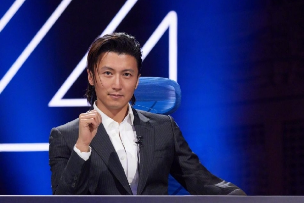 　　<span>中共中央政治局委员、中央政法委书记陈文清在上述会议上提到，要深刻领悟“两个确立”的决定性意义，增强“四个意识”、坚定“四个自信”、做到“两个维护”，</span><strong><span>坚持党对政法工作的绝对领导，锻造过硬政法铁军。</span></strong>