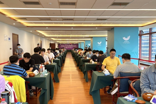 　　国家统计局数据显示，初步核算，2023年，国内生产总值1260582亿元，按不变价格计算，比上年增长5.2%；全国居民人均可支配收入39218元，比上年名义增长6.3%，扣除价格因素，实际增长6.1%。
