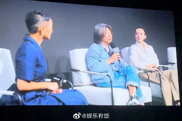 毛宁表示,台湾地区选举是中国的地方事务,中方一贯坚决反对美台开展任何形式的官方往来,坚决反对美方以任何方式、任何借口干涉台湾事务。