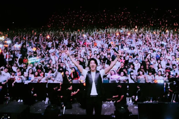 <strong>路透社记者:乌克兰于周末表示,应使中国参与到和谈中来。乌克兰是否已请求中方参与同俄罗斯的和谈,以推动结束乌克兰危机?乌方是否向中方提出,希安排泽连斯基总统同李强总理在达沃斯举行会晤?</strong>