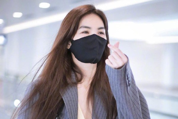 第四、彭博最新的季度调查显示,多数机构认为中国股市在一季度有回升空间。此次调查的其他结果包括:一、逾七成受访机构预计,2024年北向资金不会净卖出a股;二、逾六成机构表示一季度会加仓a股,约五成表示会加仓港股;三、约五成机构认为,中国房地危机最坏的时候已经过去;四、近七成机构认为,2024最好的投资产品是股票。