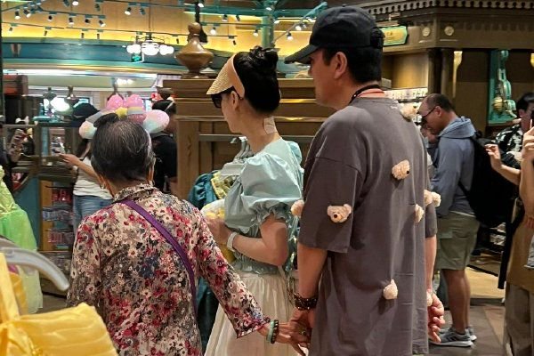 “国际上谁违反一个中国原则,就是干涉中国内政,侵犯中国主权,必将遭到全体中国人民和国际社会的共同反对。中方对有关国家发声明‘致贺’等违反一个中国原则的错误做法表示强烈不满和坚决反对,已提出严正交涉。”毛宁说。