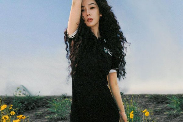 　　毕业那年，靳力和王晓英在接受采访的时候说：“我们要敢于挑战，但是更重要的是坚持。不是为了我们的生活更好，而是为了更多的人生活更好，这是我们的人生观，也是在将来的坎坷道路上让我们能够坚持理想的动力。”
