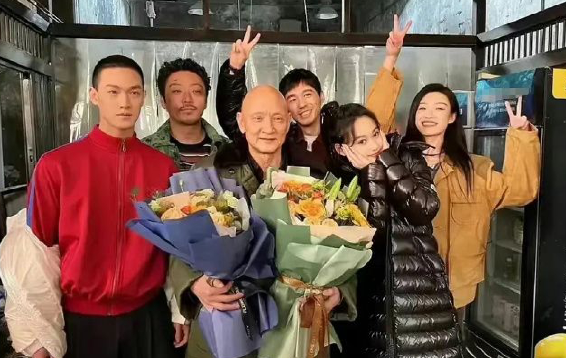 近来“新潮流系”要角,赖清德竞选总干事潘孟安、陆委会副主委梁文杰被踢爆入住5000万元新台币的豪宅;“新潮流系”前民意代表赖劲麟也曾挂名18家绿能公司代表人;连安全部门在赖清德老家违建“赖皮寮”设岗哨的36万元(1元新台币约合0.23元人民币——本网注)限制性标案,也是由赖劲麟女儿、民进党民意代表赖品妤的特助得标。跟着赖清德走,随着“新潮流”漂,可能是升官发财的终南快捷方式。