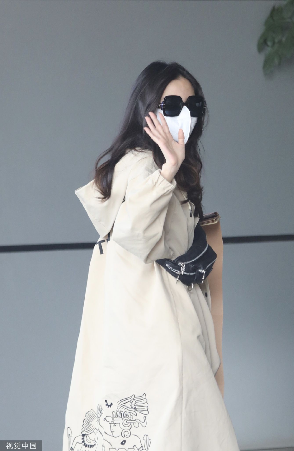 　　受强冷空气影响，预计，1月21日08时至1月23日20时，内蒙古西部、东北地区东部、西北地区东北部、华北西部和北部、黄淮东部、江淮大部、江南大部、西南地区东南部、华南大部等地将先后降温8~10℃，其中，吉林东部、辽宁东部、山西中北部、浙江中南部、福建北部等地的部分地区降温可达12~16℃。1月23日最低气温0℃线将南压到广西北部和广东北部一带。