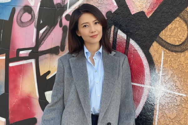 毛宁表示,两岸同属一个中国,台湾是中国领土的一部分。80年前,中、美、英三国发表《开罗宣言》,明确规定“把日本所窃取的中国领土台湾归还中国”。此后,1945年中美英苏联合发表的《波茨坦公告》第八条规定“开罗宣言条款必将实施”。日本则接受《波茨坦公告》,宣布无条件投降。这一系列具有国际法律效力的文件,奠定了台湾是中国不可分割领土的历史与法理根基。
