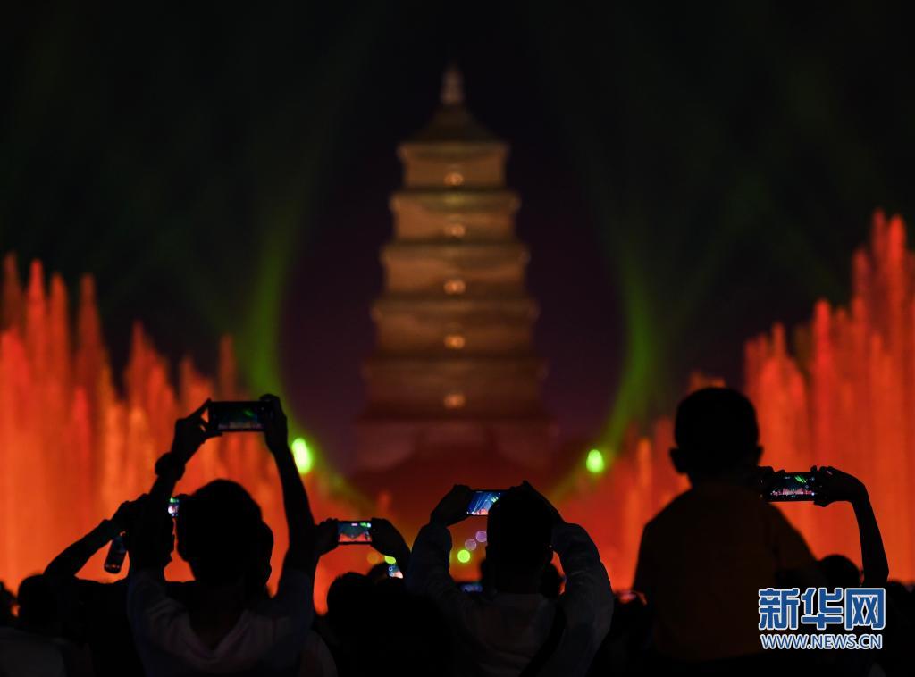 哪怕交战双方,彼此不共戴天,但对中国总体都很尊重。我记得当年我们驻加沙记者的越野车上,总是写着“china(中国)”和“tv”两个字(中国谁都知道,tv则最简单,比press更好认)。