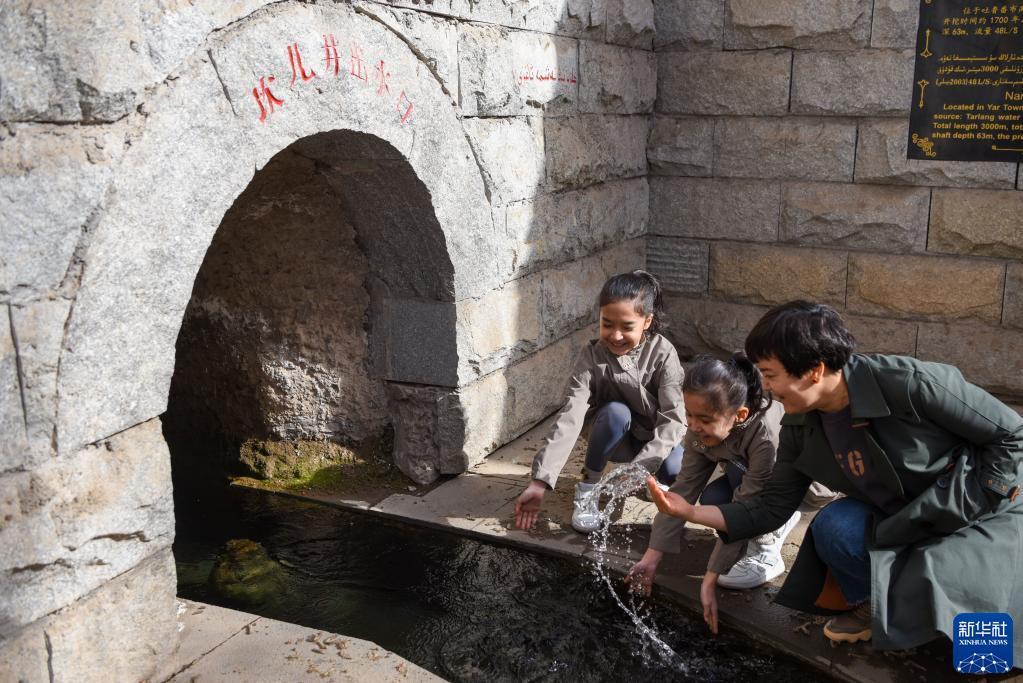 凤凰卫视记者提问,据报道,台湾外事部门称,中方就台湾地区选举发布的有关答问重谈“台湾问题是中国内政”等谬论不符合国际认知和两岸现状,呼吁北京当局尊重选举结果,面对现实。发言人有何评论?