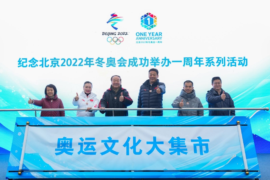 　　彭博社记者：昨天有报道称，很多在红海航行的中国船只通过自动识别系统（ais）应答器广播称自己是中国的船只。该应答器一般用于广播船只的目的地和所载货物。你是否掌握上述情况？是中国政府告知中国船只这么做的吗？还是企业自己的行为？