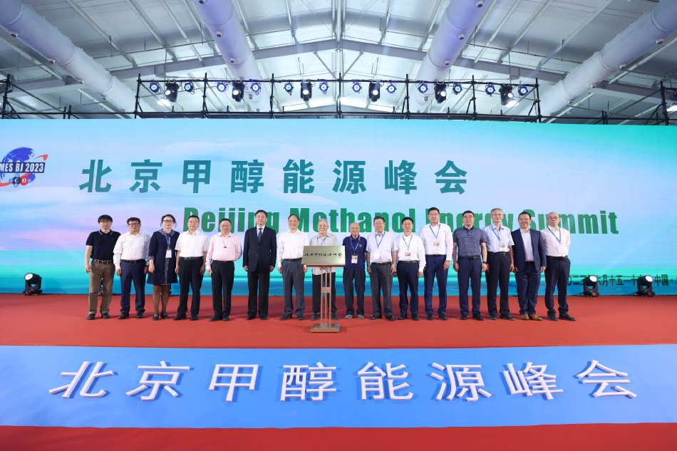 　　王毅强调，台湾从来不是一个国家，过去不是，今后更不是！“台独”从来不可能成事，过去不能，今后更绝无可能！台湾岛内谁想搞“台独”，就是分裂中国国土，必将受到历史和法律的严惩。国际上谁要违反一个中国原则，就是干涉中国内政、侵犯中国主权，必将遭到全体中国人民乃至国际社会的共同反对。