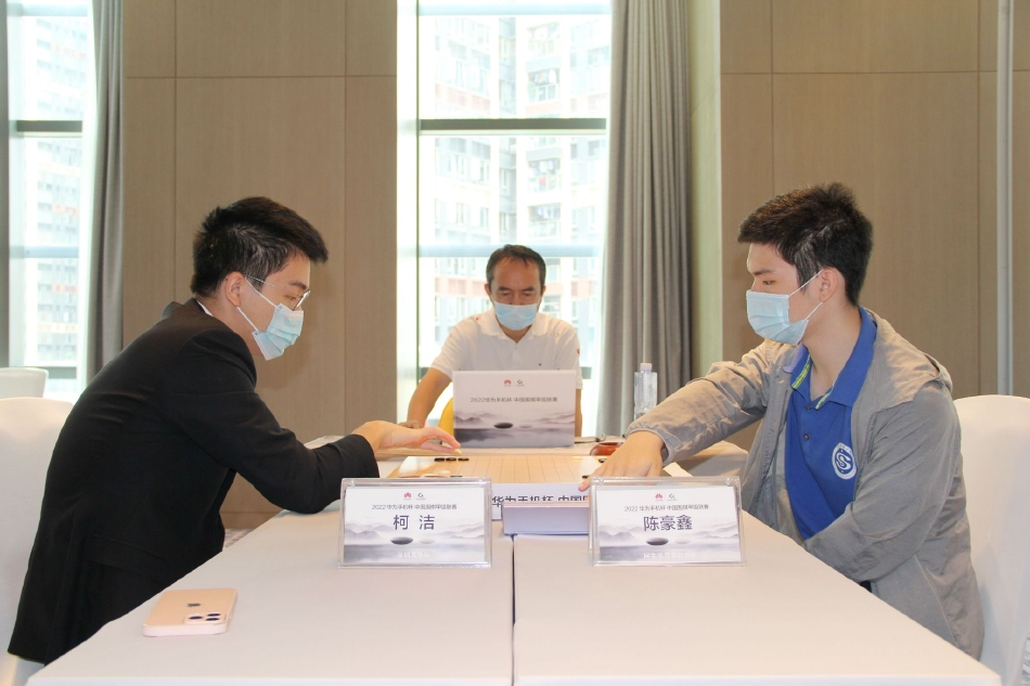 　　<span>虞爱华一直在安徽省任职，曾任省政协办公厅主任，宣城市委副书记、市长，安庆市委副书记、市长，安庆市委书记，安徽省委宣传部常务副部长。</span>