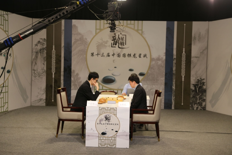 　　王毅表示，80年前，就在我们今天所在的开罗，中、美、英三国发表《开罗宣言》，明确规定“把日本所窃取的中国领土台湾归还中国”。此后，1945年中美英苏联合发表的《波茨坦公告》第八条规定“《开罗宣言》条款必将实施”。日本则接受《波茨坦公告》，宣布无条件投降。这一系列具有国际法律效力的文件构成了战后国际秩序的组成部分，也奠定了台湾是中国不可分割领土的历史与法理根基。