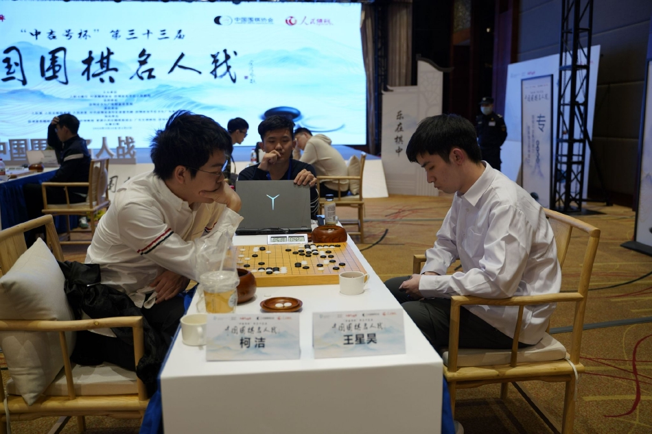 庭审中,检察机关出示了相关证据,被告人周建琨及其辩护人进行了质证,控辩双方在法庭的主持下充分发表了意见,周建琨进行了最后陈述,并当庭表示认罪悔罪。