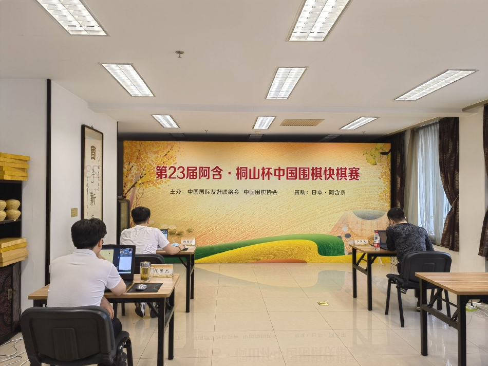 　　值得注意的是，金融层面，面向“三大工程”的低成本资金投放正在落地。1月2日，中国人民银行公布的2023年12月psl（抵押补充贷款）开展情况显示，12月份国家开发银行、中国进出口银行、中国农业发展银行净新增psl3500亿元；截至12月末psl余额为32522亿元。这意味着psl时隔一年重启，市场普遍认为，此次psl重启主要投向保障性住房、城中村改造和“平急两用”公共基础设施建设“三大工程”，后续规模预计还会增加。