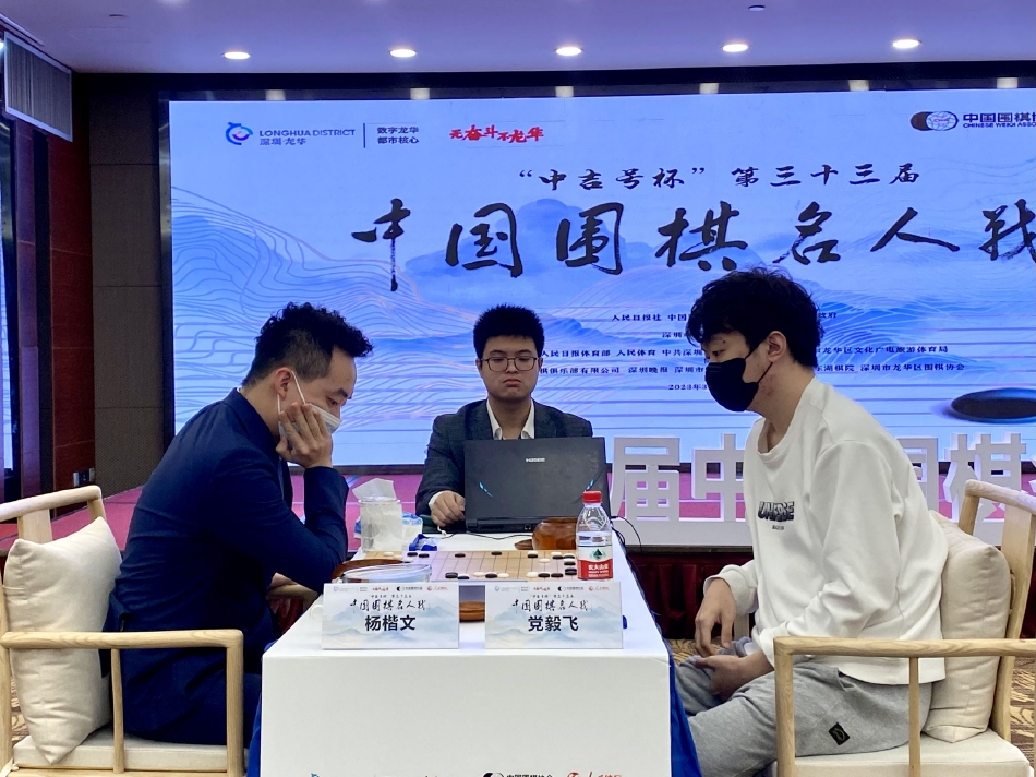 作为国足目前的当家射手,武磊注意到了外界的批评,“我看到了网上的一些评论,但作为职业球员,这么多年都走过来了。我们不是第一次面对困难和压力,这么多年一直处在这样的环境中,我们球员有心理准备,也相信可以处理好,将压力转化为动力。”
