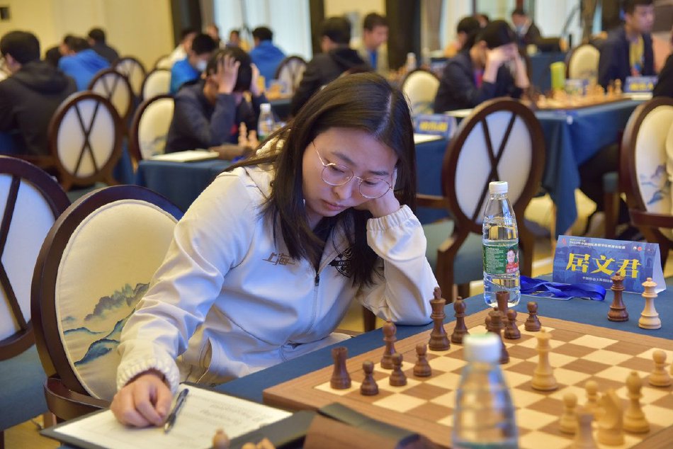 　　毛宁表示，台湾地区选举是中国的地方事务，中方一贯坚决反对美台开展任何形式的官方往来，坚决反对美方以任何方式、任何借口干涉台湾事务。