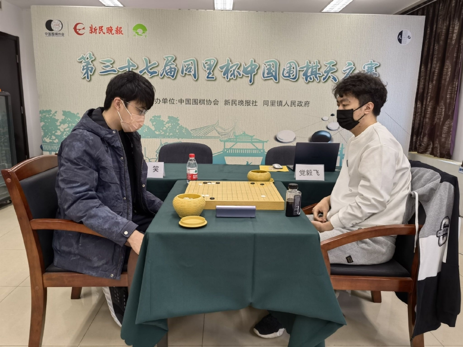 　　17日晚，大连人俱乐部发布公告称，“虽经多方努力，因历史债务无法化解，俱乐部无法正常运营，最终未能通过2024赛季联赛准入。很遗憾不能继续共同征战绿茵场……”随着这则公告发布，大连人俱乐部15年历史画上句号，而深圳队也极有可能倒在今年的准入关前。