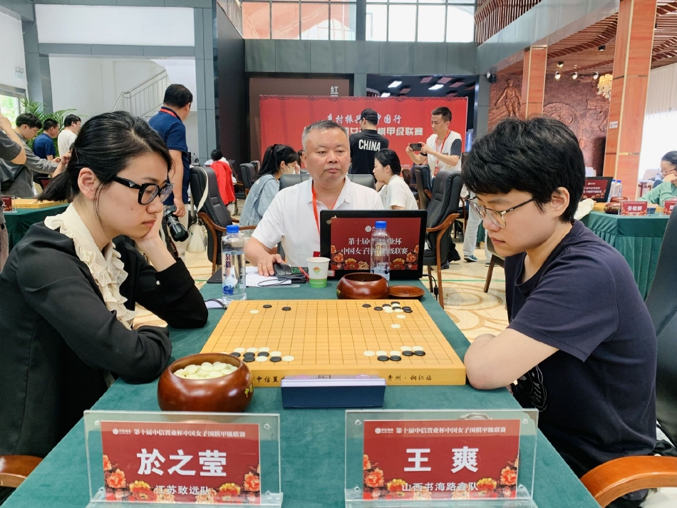 　　“通过房票政策，我多获得1万多元的补贴，购房更划算了。”近日，在广州市荔湾区石围塘旧城改造项目征拆现场，领到广州首批房票的居民周女士如是说。刚领到房票的群众吴先生也兴奋地说，“从签订补偿协议到房票开具一气呵成，下一步凭房票就可以去入库楼盘选房了。”