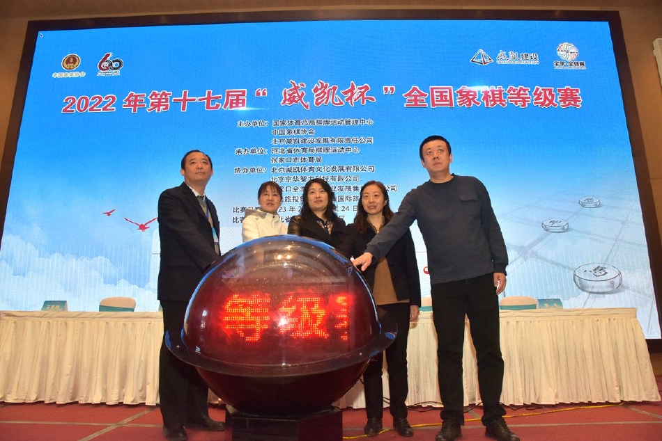 　　此外，南方都市报从深圳市民政局获悉，按照国务院办公厅发布的2024年放假安排，2月9日（星期五）除夕正常上班，属于工作日，深圳市各区民政部门婚姻登记机关将照常办理各项婚姻登记业务