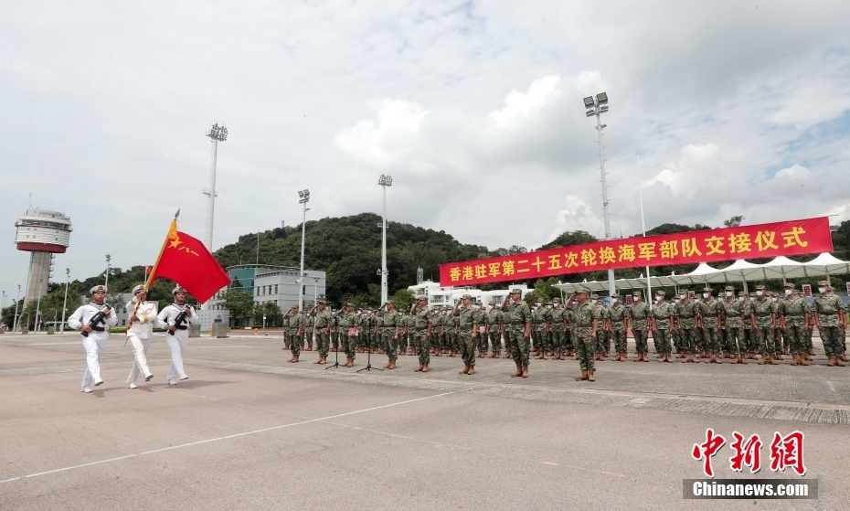 杨光明原为正厅级干部,其涉嫌的三个案件中,受贿案和非法持有枪支案分别由西藏自治区监委和自治区公安厅调查、侦查,而徇私枉法案则由最高人民检察院提级侦查,这在以往并不常见。