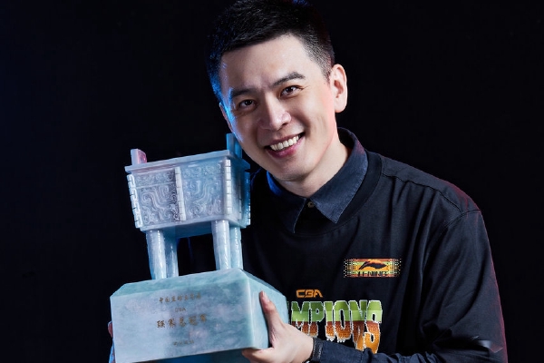 “他(计平)喊我快跑,救了我一命!要是再晚上3分钟,我也就搁那(指遇难)了。” 计平隔壁病床的工友黄勇情不自禁地发出感慨。